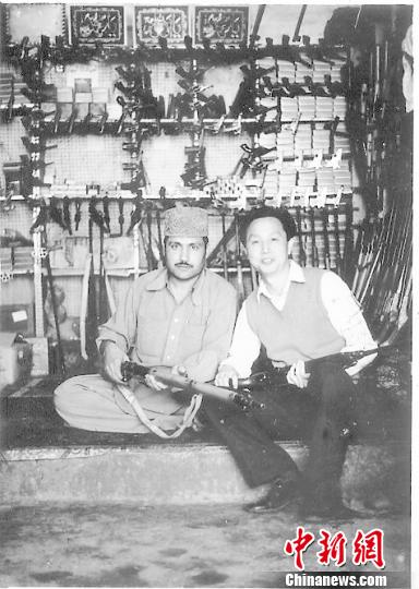 1978年林墉在巴基斯坦寫生,。　受訪者提供 攝