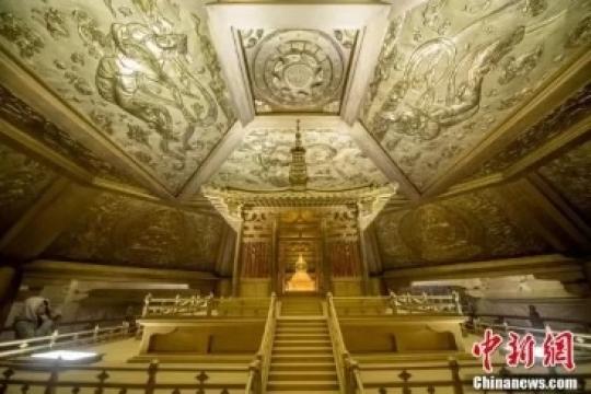 2008年5月7日，龍泉寺院東側(cè)臺(tái)發(fā)掘出一座不晚于武周時(shí)期的佛塔地宮,，為了保護(hù)文物遺址,，展現(xiàn)唐代佛塔魅力，當(dāng)?shù)卣_(kāi)始復(fù)建這座舍利塔,?！№f亮 攝