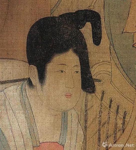 《虢國夫人游春圖》中梳墮馬髻的女性之二