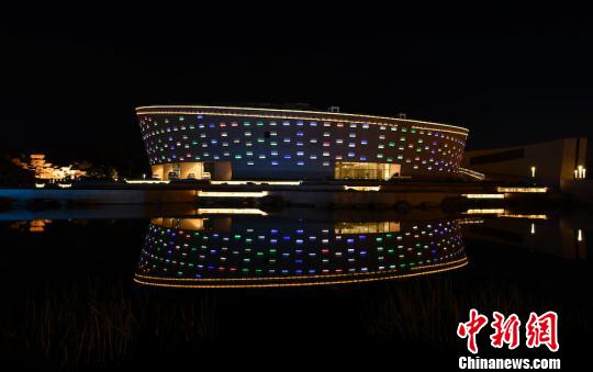 臨汾博物館造型設(shè)計理念源于4300年前“最早中國”中陶寺的古觀象臺，以“日月交輝”為建筑外觀主體,。　任麗娜 攝