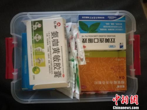 圖為家里的藥盒,。 謝藝觀 攝