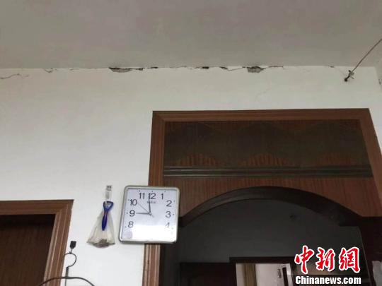 地震后房屋受損?！＄羁h宣傳部供圖 攝