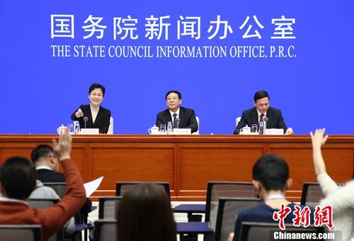 1月10日,，國務院新聞辦舉行國務院政策例行吹風會,，國家市場監(jiān)督管理總局副局長馬正其和國家稅務總局征管和科技發(fā)展司司長饒立新介紹推進企業(yè)注銷便利化工作有關情況，并答記者問。<a target='_blank' href='http://www.chinanews.com/'>中新社</a>記者 楊可佳 攝