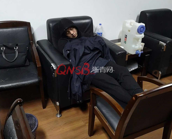 只因抓捕后做了這件事,，公安局給這位民警發(fā)了一張“紅牌”