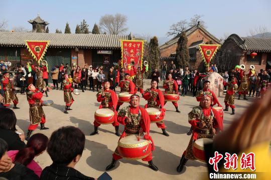 本屆年俗活動新增了民俗內(nèi)容和非遺表演，表現(xiàn)形式多樣,，內(nèi)容豐富多彩,，當?shù)靥厣珴庥簟埍诠疟ぞ皡^(qū)供圖