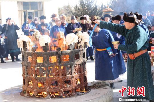 圖為成吉思汗陵舉行的祭火儀式,。　李勇 攝