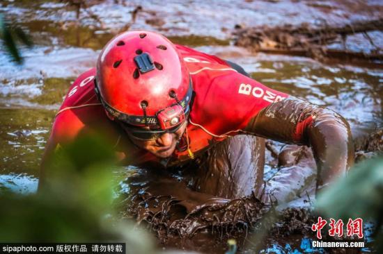 1月29日消息，全球最大鐵礦石生產(chǎn)商巴西淡水河谷公司位于巴西米納斯吉拉斯州的一處鐵礦廢料礦坑堤壩25日發(fā)生決堤事故,。圖片來源：Sipaphoto版權(quán)作品 禁止轉(zhuǎn)載