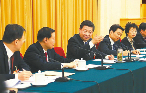 3月8日,，中共中央總書記,、中央軍委主席習(xí)近平參加了十二屆全國人大一次會議江蘇代表團(tuán)審議?！∮浾?于先云 攝