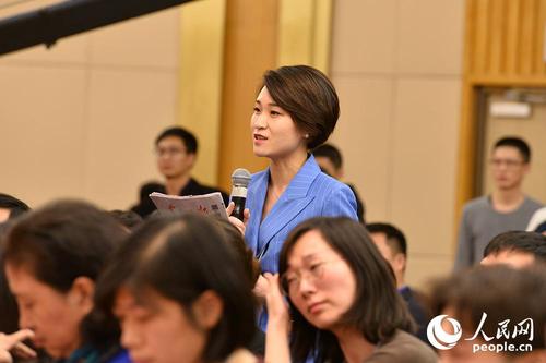 農(nóng)民日?qǐng)?bào)記者提問 人民網(wǎng)記者 熊旭 攝