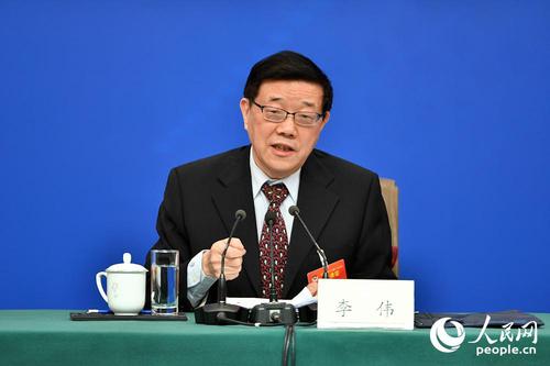 全國(guó)政協(xié)常委李偉回答記者提問(wèn) 人民網(wǎng)記者 于凱 攝