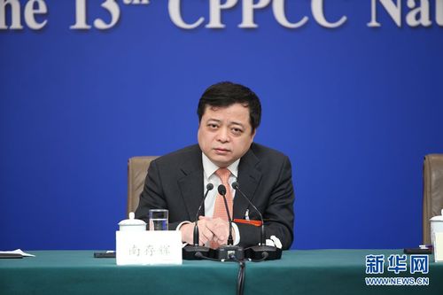 圖為全國(guó)政協(xié)常委、全國(guó)工商聯(lián)副主席,、正泰集團(tuán)董事長(zhǎng)南存輝,。新華網(wǎng) 中國(guó)政府網(wǎng) 劉廈 攝