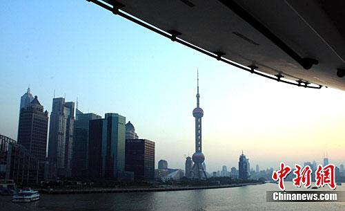 上海下調(diào)增值稅附加稅稅率,。上圖為資料圖,。<a target='_blank' href='http://www.chinanews.com/'>中新社</a>記者 潘索菲 攝