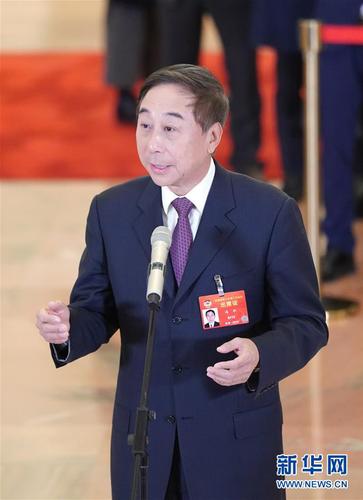 　　3月9日，全國政協(xié)十三屆二次會議在北京人民大會堂舉行第二次全體會議,。這是全國政協(xié)委員馮鞏在“委員通道”接受采訪,。 新華社記者 陳曄華 攝