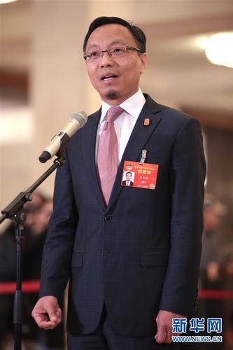 　　3月9日，全國政協(xié)十三屆二次會議在北京人民大會堂舉行第二次全體會議,。這是全國政協(xié)委員呂紅兵在“委員通道”接受采訪,。 新華社記者 才揚 攝