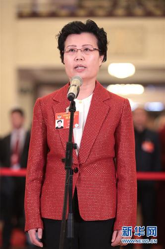 　　3月9日，全國政協(xié)十三屆二次會議在北京人民大會堂舉行第二次全體會議,。這是全國政協(xié)委員王艷霞在“委員通道”接受采訪,。 新華社記者 才揚 攝