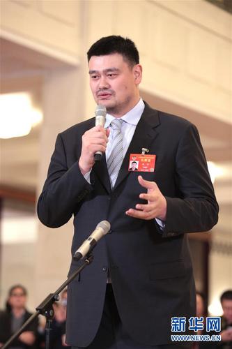 　　3月9日,，全國政協(xié)十三屆二次會議在北京人民大會堂舉行第二次全體會議。這是全國政協(xié)委員姚明在“委員通道”接受采訪,。 新華社記者 才揚 攝