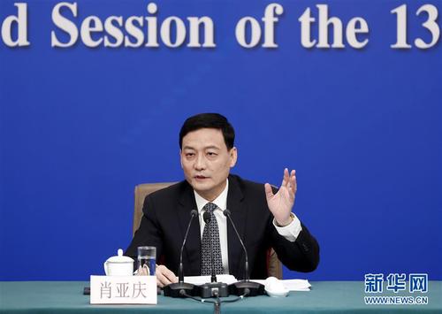 3月9日，十三屆全國人大二次會議新聞中心舉行記者會,，邀請國務院國資委主任肖亞慶,，副主任翁杰明，秘書長,、新聞發(fā)言人彭華崗就“國有企業(yè)改革發(fā)展”相關問題回答中外記者提問,。這是肖亞慶在回答記者提問。 新華社記者 沈伯韓 攝