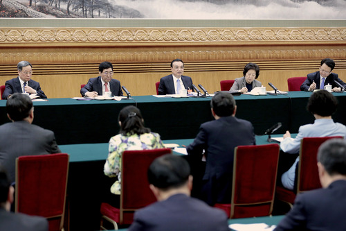 3月9日,，中共中央政治局常委,、國(guó)務(wù)院總理李克強(qiáng)參加十三屆全國(guó)人大二次會(huì)議吉林代表團(tuán)的審議,。新華社記者 劉彬 攝