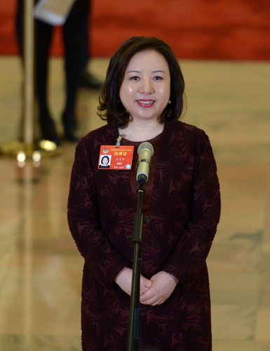 3月9日,，全國政協(xié)十三屆二次會(huì)議在北京人民大會(huì)堂舉行第二次全體會(huì)議。這是全國政協(xié)委員劉月寧在“委員通道”接受采訪,。