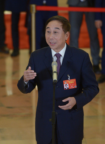 3月9日，全國政協(xié)十三屆二次會(huì)議在北京人民大會(huì)堂舉行第二次全體會(huì)議,。這是全國政協(xié)委員馮鞏在“委員通道”接受采訪,。