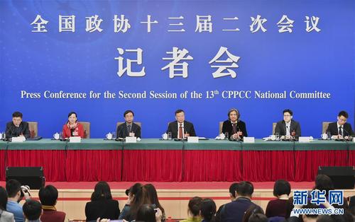 　　3月10日,，全國(guó)政協(xié)十三屆二次會(huì)議新聞中心舉行記者會(huì),，邀請(qǐng)全國(guó)政協(xié)委員賴明、吳為山,、潘建偉,、霍啟剛、石紅談新時(shí)代政協(xié)履職,。 新華社記者 李然 攝