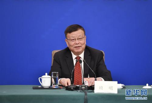 　　3月10日,，全國(guó)政協(xié)十三屆二次會(huì)議新聞中心舉行記者會(huì)，邀請(qǐng)全國(guó)政協(xié)委員賴明,、吳為山,、潘建偉、霍啟剛,、石紅談新時(shí)代政協(xié)履職,。這是賴明在回答記者提問(wèn)。 新華社記者 李然 攝1