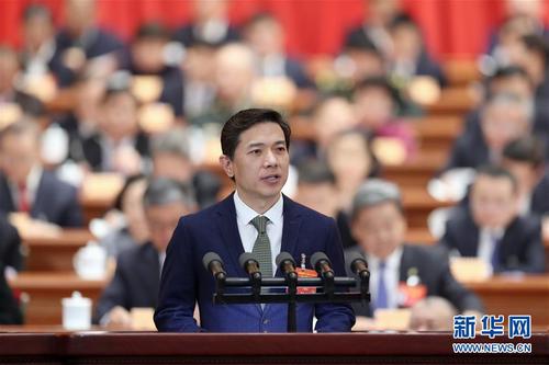 李彥宏委員作大會(huì)發(fā)言,。 新華社記者 丁海濤 攝