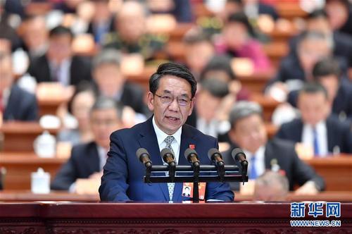 吳偉仁委員作大會發(fā)言,。 新華社記者 殷博古 攝