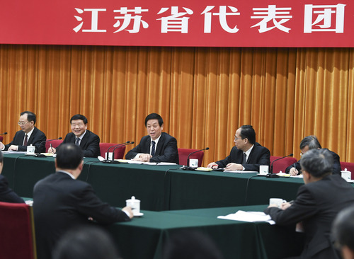 3月10日，中共中央政治局常委,、全國(guó)人大常委會(huì)委員長(zhǎng)栗戰(zhàn)書參加十三屆全國(guó)人大二次會(huì)議江蘇代表團(tuán)的審議,。新華社記者 謝環(huán)馳 攝