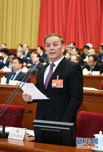 　　3月12日，十三屆全國人大二次會議在北京人民大會堂舉行第三次全體會議,。艾力更·依明巴海主持會議,。 新華社記者 謝環(huán)馳 攝