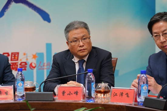 曾小峰   中華醫(yī)學(xué)會風(fēng)濕病學(xué)戶主任委員,、北京協(xié)和醫(yī)院風(fēng)濕免疫科主任