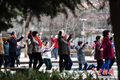 資料圖：2018年3月，石家莊市出現(xiàn)“倒春寒”,。 <a target='_blank' href='http://www.chinanews.com/'>中新社</a>記者 翟羽佳 攝