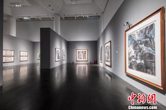 “我本自由——劉紹薈從藝六十周年藝術(shù)展”20日在北京開幕?！≈鬓k方供圖 攝