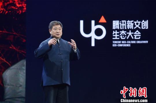 單霽翔介紹故宮文創(chuàng)產(chǎn)業(yè),。主辦方供圖