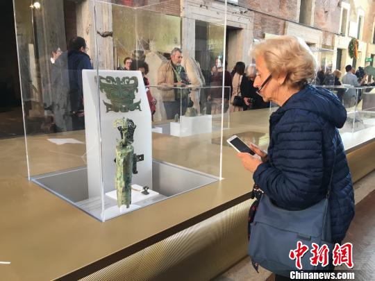 圖為展覽現(xiàn)場,?！＄娦?攝