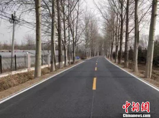 為保障世園會召開,，延慶實(shí)施了百康路,、延農(nóng)路和東姜路改建工程和延康路、康張路提級改造項(xiàng)目,。圖為延農(nóng)路,。北京市延慶區(qū)供圖