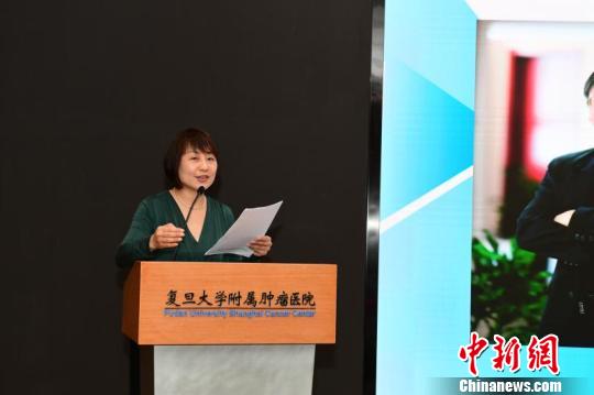 《居民常見(jiàn)惡性腫瘤篩查和預(yù)防推薦》將每年更新，并固定在每年全國(guó)腫瘤防治宣傳周向社會(huì)發(fā)布?！≤窡?攝