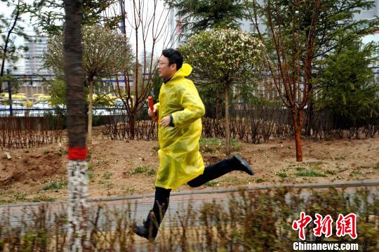 圖為健康接力跑,。　劉佳鵬 攝