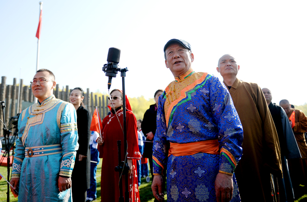9,、首都統(tǒng)一戰(zhàn)線各民主黨派少數(shù)民族.成員在活動(dòng)現(xiàn)場jpg