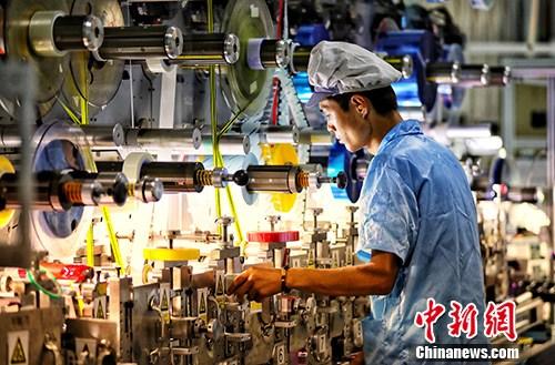 資料圖：江蘇鹽城一家企業(yè)內(nèi)的生產(chǎn)景象,。<a target='_blank' href='http://www.chinanews.com/'>中新社</a>記者 泱波 攝
