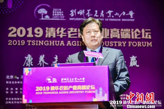 民政部培訓(xùn)中心民政政策理論研究所所長成海軍在4月19日開幕的2019清華老齡產(chǎn)業(yè)高端論壇上發(fā)表演講時預(yù)言,，養(yǎng)老服務(wù)業(yè)的范圍,、內(nèi)涵將更廣，涉及到的政策也會更精準(zhǔn),、更精細(xì),。清華同衡供圖