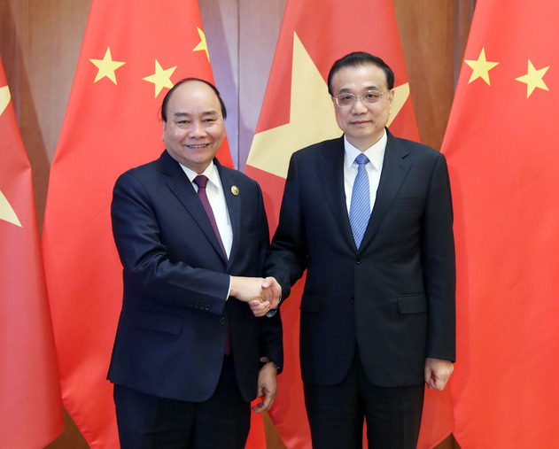 李克強(qiáng)會(huì)見越南總理阮春福 