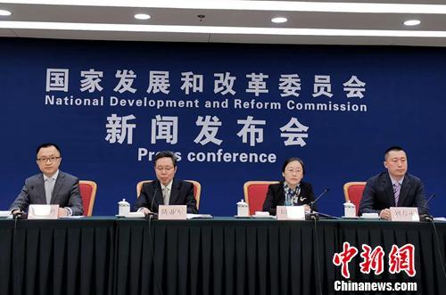 5月6日,，國家發(fā)改委召開專題新聞發(fā)布會，介紹關于建立健全城鄉(xiāng)融合發(fā)展體制機制和政策體系有關情況,，并回答記者提問,。<a target='_blank' href='http://www.chinanews.com/' >中新網(wǎng)</a>記者 李金磊 攝
