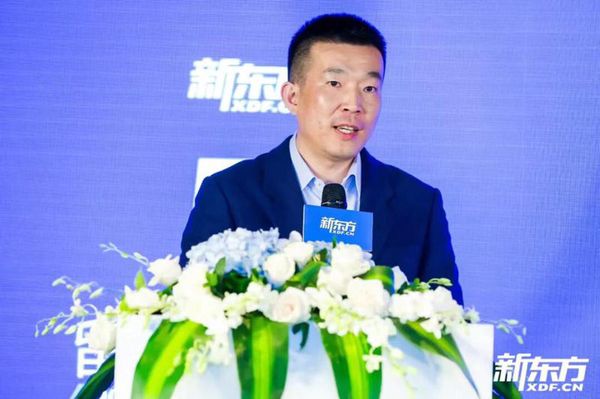 新東方教育科技集團(tuán)助理副總裁,、新東方前途出國(guó)總裁   孫濤在發(fā)布會(huì)上致辭,。