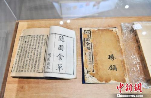 展出的菜譜,。　安源 攝