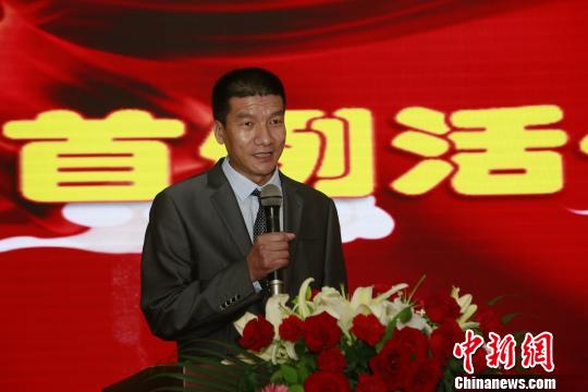 國內(nèi)首例活體小腸移植換腸人楊鋒發(fā)言致謝,。　張懿楠 攝