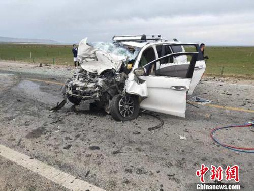 圖為小型普通客車事發(fā)現(xiàn)場?！＄娦?攝