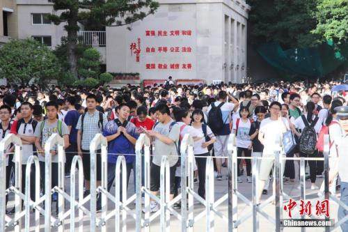 資料圖：2018年6月8日下午5時(shí),，為期兩天的2018年全國(guó)統(tǒng)一高考在大部分地區(qū)落幕。李南軒 攝