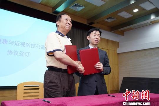 上海最大程度地動(dòng)員全社會(huì)各界力量,，讓每個(gè)孩子都有一雙明亮的眼睛和光明的未來,。　慕梁 攝