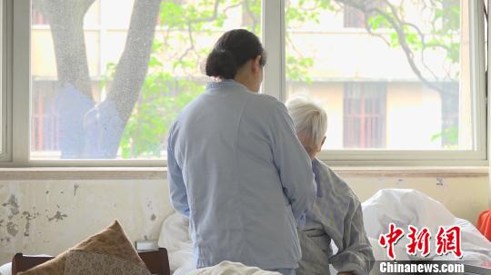 阿爾茨海默病引關(guān)注醫(yī)生解答家人能做什么,？